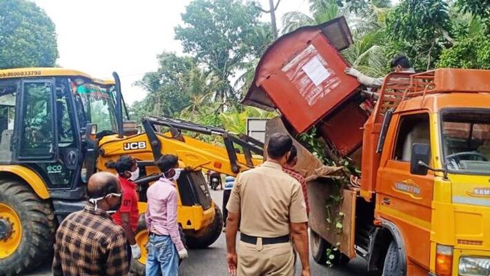 Illegal roadside businesses evacuated Mannar Illegal roadside businesses evacuated Mannar