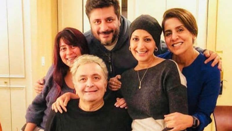 ऋषि कपूर फरवरी में दो बार अस्पताल में भर्ती हुए थे। एक बार जब वे दिल्ली में एक पारिवारिक कार्यक्रम में भाग लेने गए थे तो उन्हें वहां के एक अस्पताल में भर्ती कराया गया था। उस समय खुद ऋषि ने कहा था कि वह "संक्रमण" से पीड़ित थे। मुंबई लौटने के बाद, उन्हें फिर से वायरल बुखार के कारण अस्पताल में भर्ती कराया गया, लेकिन उनकी तबियत जल्दी सुधर जाने के बाद उन्हें छुट्टी दे दी गई थी। 