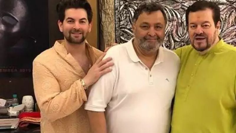 ऋषि कपूर का नाम बॉलीवुड के उन एक्टर्स में शुमार है जो बेहिचक अपनी बात रख देते हैं। ऋषि की पहली फिल्म 'बॉबी' 1973 में रिलीज हुई थी। कहा जाता है कि ऋषि इस फिल्म की शूटिंग के दौरान डिंपल कपाड़िया को पसंद करने लगे थे। वो उन्हें प्रपोज भी करना चाहते थे, लेकिन ऐसा नहीं हो सका। दिलचस्प बात यह है कि वह उस दौरान नीतू सिंह को भी डेट कर रहे थे।