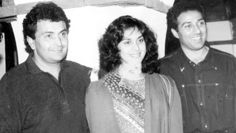ऋषि कपूर ने नीतू सिंह के साथ शादी 22 जनवरी 1980 को की थी। कपूर खानदान के नियम के मुताबिक, उनके घर की कोई भी बहू फिल्में नहीं करती। इस धर्म को भी नीतू ने बखूबी निभाया। कहा जाता है कि जब नीतू को फिल्में छोड़कर ग्रहणी बनने के लिए कहा गया तो उन्होंने साइन की हुई फिल्मों का एडवांस तुरंत लौटा दिया था।