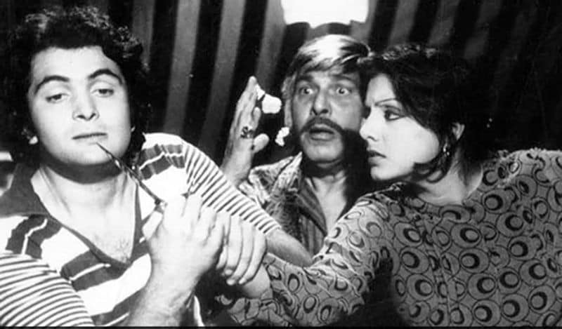 ঋষি ১৯, নীতু ১৪। কৈশর থেকে যৌবনে সদ্য পা দেওয়া ঋষির চারিপাশে তখন সুন্দরী রমনীরা। ঠিক তখনই ধুমকেতুর মতো আবির্ভাব হয়েছিল নীতি। ঝগড়া মধ্যেই প্রেমের সূত্রপাত।