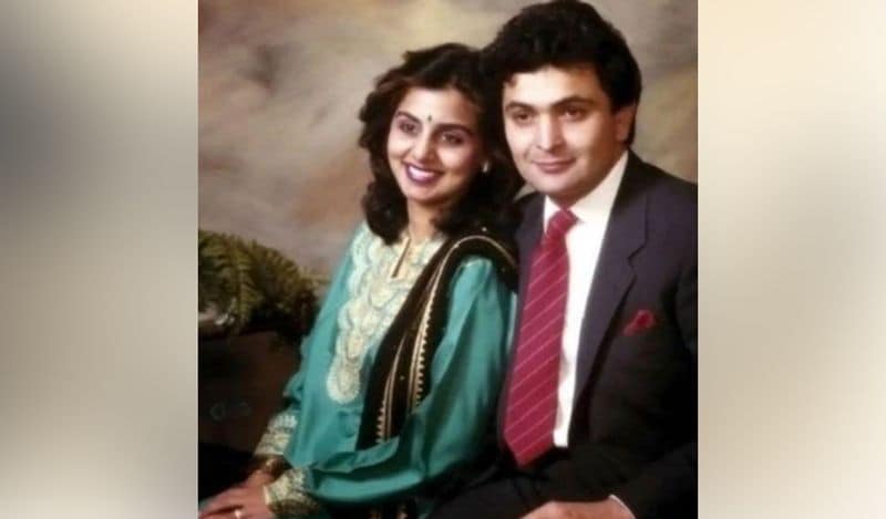 'খেল খেল ম্যায়' ছবিতেই মন দেওয়া নেওয়া হয়েছিল ঋষি কাপুর ও নীতু সিংয়ের। তারপর থেকেই একের পর এক সিনেমায় জুটি বেধেছিলেন বলিউডের এই কাপল।