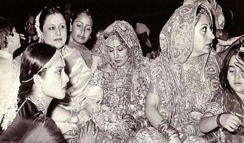 इस शादी में नीतू सिंह की बेस्ट फ्रेंड रेखा ने जोर-शोर से भाग लिया था। शादी में रेखा खुद दुल्हन की तरह तैयार हुई थीं। 