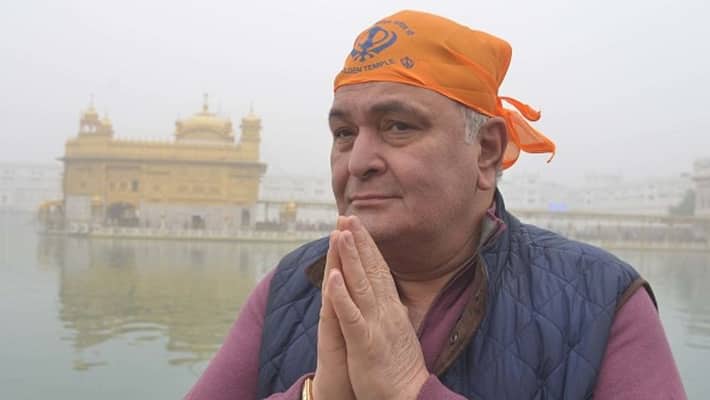 Rishi Kapoor was surrounded by his family, kept doctors entertained till the last Rishi Kapoor was surrounded by his family, kept doctors entertained till the last