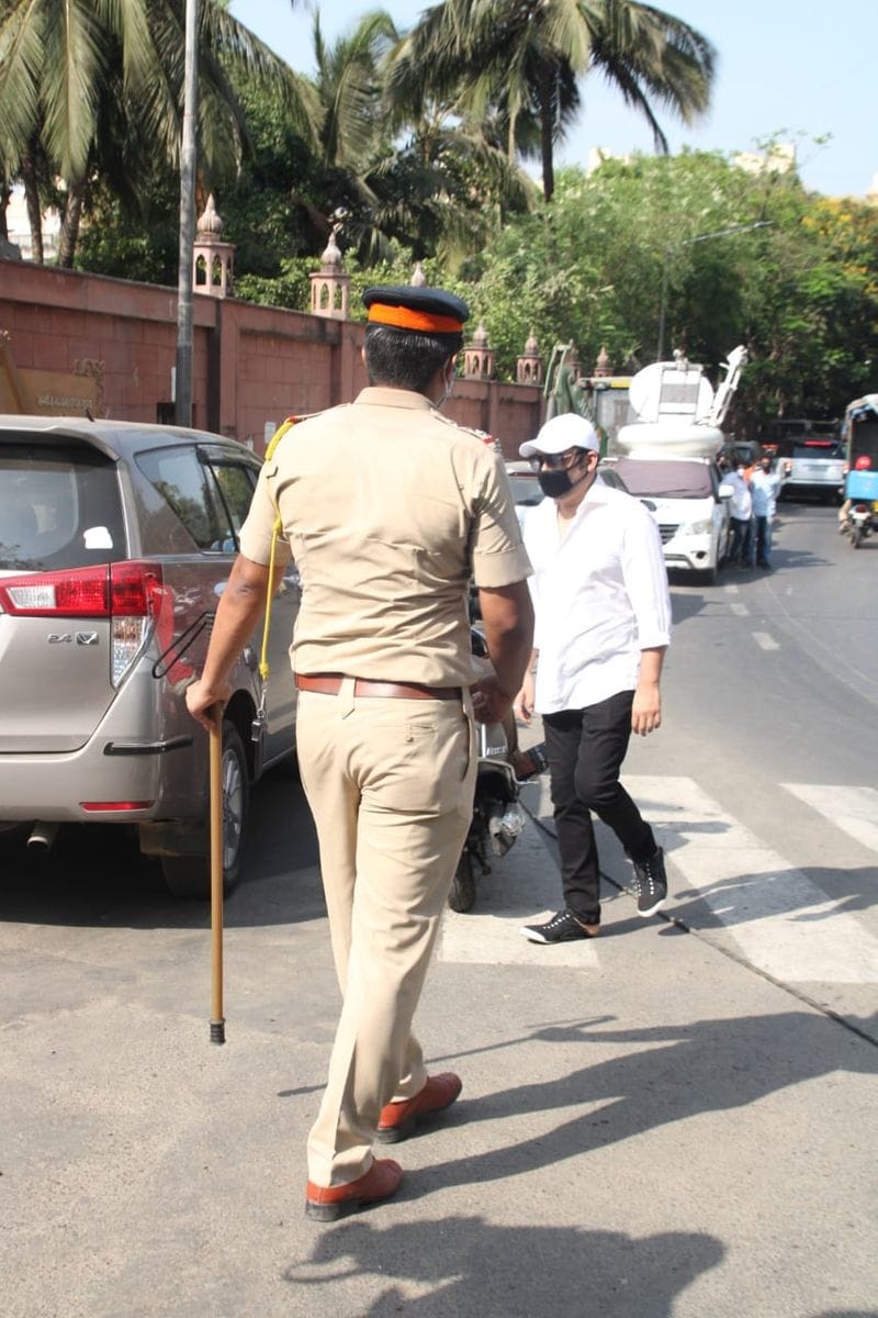 Irfan Khan Last Rites Photos