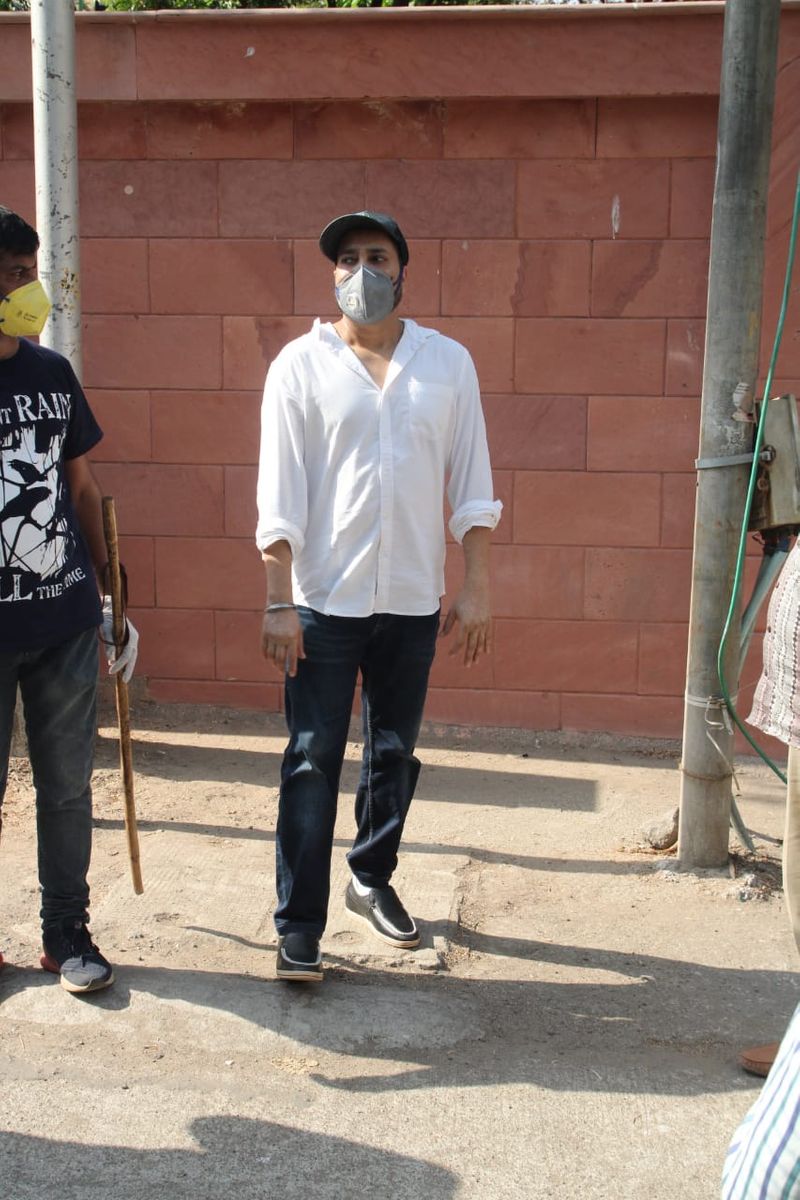Irfan Khan Last Rites Photos
