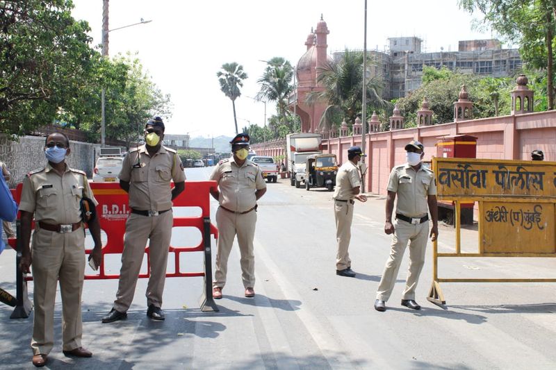 Irfan Khan Last Rites Photos