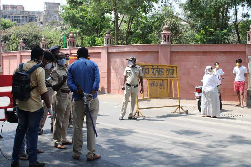 Irfan Khan Last Rites Photos
