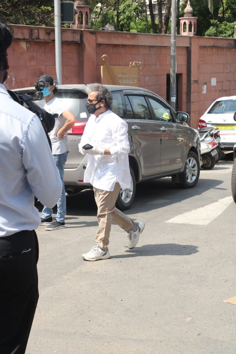Irfan Khan Last Rites Photos