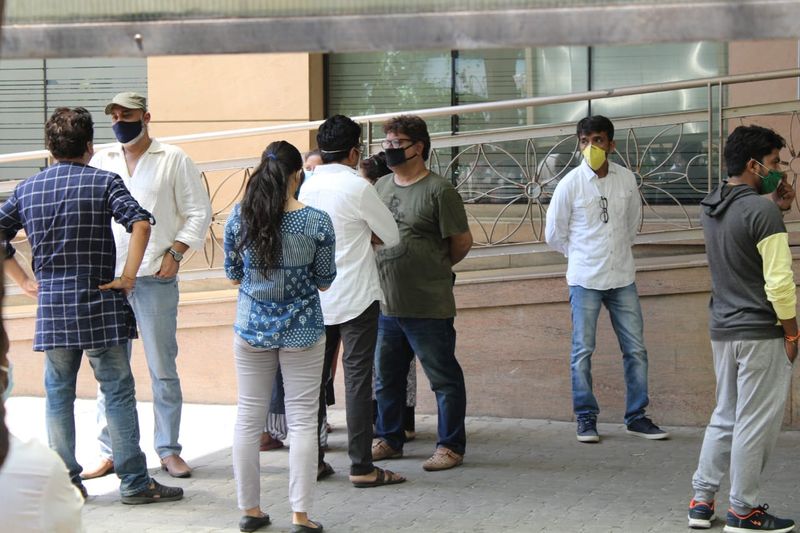 Irfan Khan Last Rites Photos