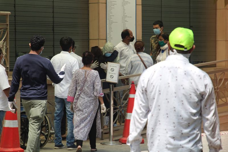 Irfan Khan Last Rites Photos