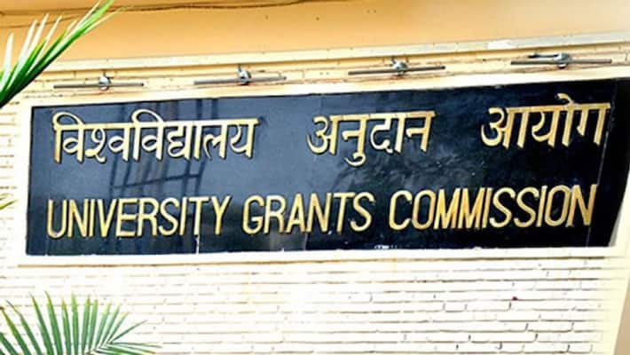 Corona changed India's academic calendar, UGC had to release new guidelines MJA Corona changed India's academic calendar, UGC had to release new guidelines MJA
