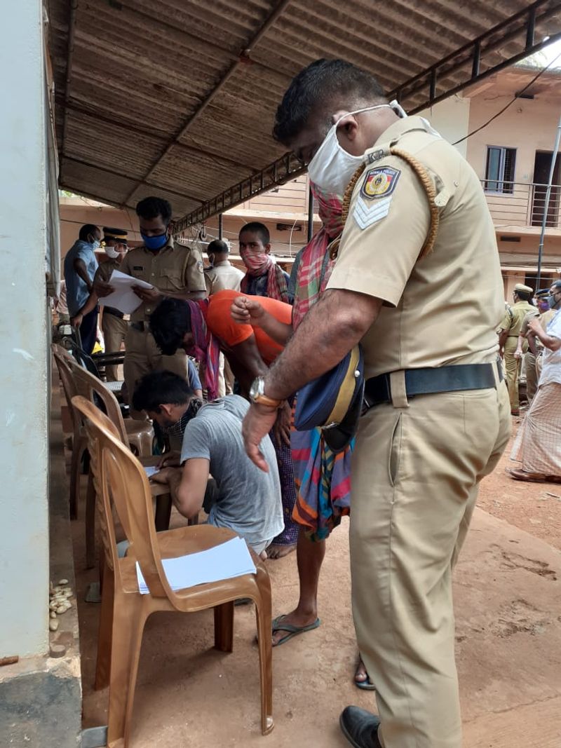 ഇതേ തുടര്ന്നാണ് പൊലീസ് ലാത്തി വീശിയത്. സ്ഥലത്ത് പൊലീസ് ക്യാമ്പ് ചെയ്യുന്നുണ്ട്.