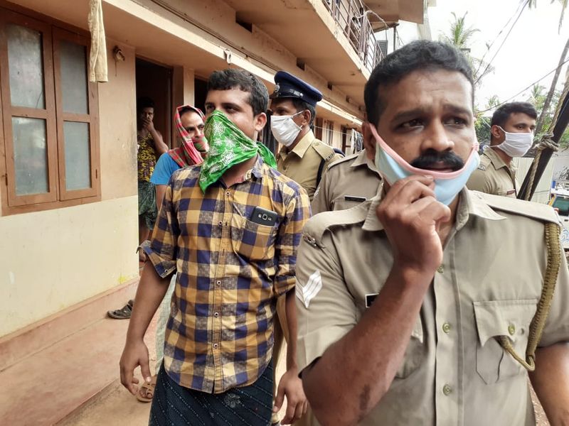 ഇന്ന് രാവിലെയാണ് പ്രതിഷേധം നടന്നത്. ഡിവൈഎസ്പിയും മൂന്ന് എസ്ഐമാരുമടക്കമുള്ള പൊലീസ് സംഘമാണ് ഇപ്പോൾ സ്ഥലത്ത് ക്യാമ്പ് ചെയ്യുന്നത്.