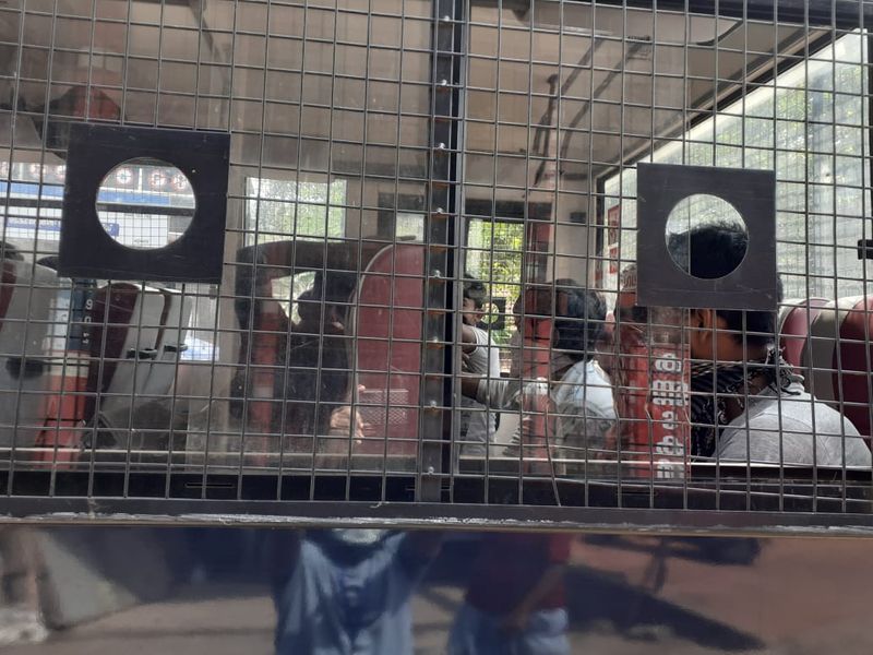 പ്രകടനത്തിന് പിന്നിൽ തൊഴിലാളികളല്ലാതെ മറ്റാരെങ്കിലുമുണ്ടോ, ആരെങ്കിലും ആസൂത്രണം ചെയ്തതാണോ പ്രതിഷേധം എന്നിവയാണ് പൊലീസ് അന്വേഷിക്കുന്നത്.