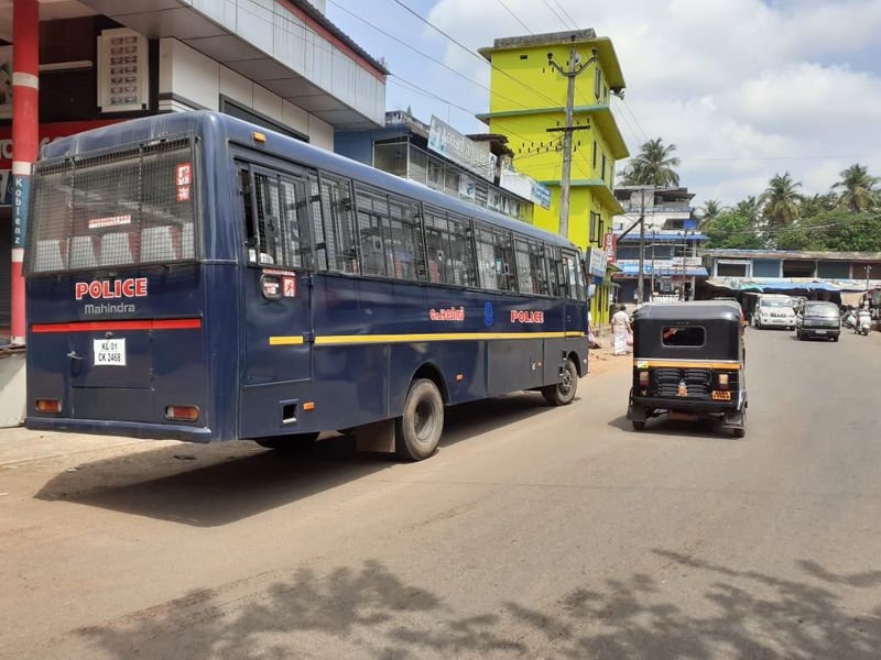 ഇതിന് പുറകെ ബംഗാളില് നിന്ന് മറ്റ് സംസ്ഥാനങ്ങളിലേക്ക് പഠനാവശ്യത്തിന് പോയ കുട്ടികളെ തിരികെയെത്തിക്കാനാവശ്യമായ കാര്യങ്ങള് ചെയ്യുമെന്നും മമതാ ബാനര്ജി പറഞ്ഞിരുന്നു.