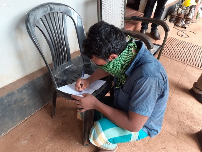 വിദ്യാര്ത്ഥികളെ തിരികെയെത്തിക്കുമെന്ന് പറഞ്ഞപ്പോഴും തൊഴിലിനായി മറ്റ് സംസ്ഥാനങ്ങലേക്ക് പോകേണ്ടിവന്ന തങ്ങളുടെ കാര്യം മുഖ്യമന്ത്രി പരാമര്ശിക്കാതിരുന്നതാകാം തൊഴിലാളികളെ പ്രതിഷേധത്തിന് പ്രയരിപ്പിച്ചതെന്നും കരുതുന്നു.