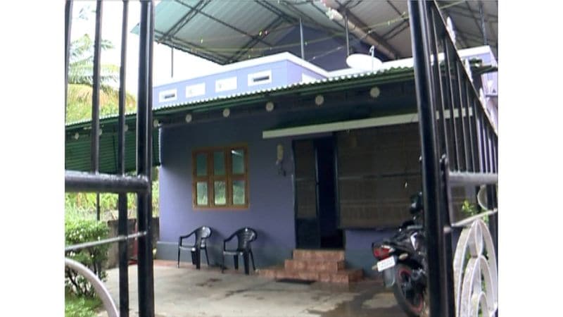 സാമൂഹ്യ മാധ്യമങ്ങളിലൂടെയാണ് ഇരുവരും പരിചയപ്പെട്ടത്. തുടര്ന്ന് ആ ബന്ധം വളരുകയായിരുന്നു.