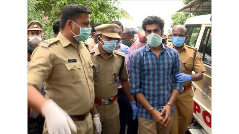 രണ്ട് ദിവസം വീട്ടിലേക്ക് ഫോണിൽ ബന്ധപ്പെട്ടിരുന്നെങ്കിലും പിന്നീട് ഫോൺവിളി നിലച്ചു. തുടർന്ന് വീട്ടുകാർ കൊട്ടിയം പൊലീസിൽ പരാതി നൽകുകയായിരുന്നു.