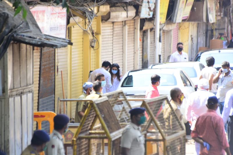 Actor Rishi Kapoor Last Rites Exclusive Photos