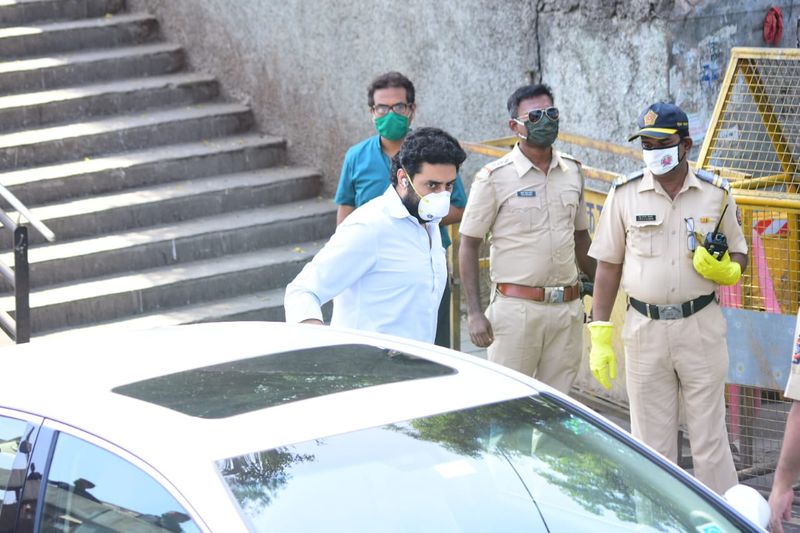 Actor Rishi Kapoor Last Rites Exclusive Photos