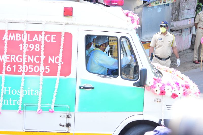 Actor Rishi Kapoor Last Rites Exclusive Photos