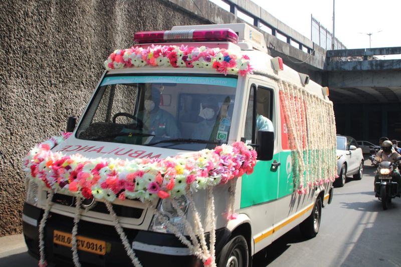 Actor Rishi Kapoor Last Rites Exclusive Photos