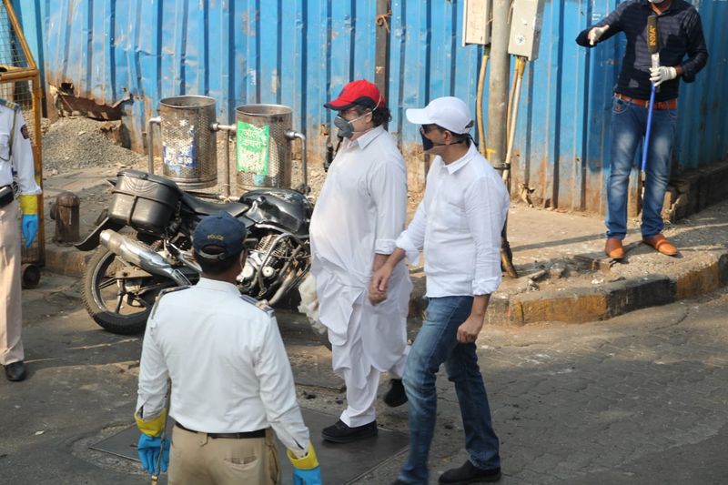 Actor Rishi Kapoor Last Rites Exclusive Photos