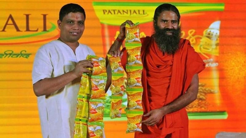 രാംദേവും ബാലകൃഷ്ണയും പിന്നെ പതഞ്ജലിയുംബാബാ രാംദേവ്, അദ്ദേഹത്തിന്റെ സന്തത സഹചാരി ബാലകൃഷ്ണ എന്നിവരുടെ ഉടമസ്ഥതയിൽ ഇൻഡോറിൽ പ്രവർത്തിക്കുന്ന രുചി സോയ ഇൻഡസ്ട്രീസ് ലിമിറ്റഡിന്റെ 2,212 കോടി രൂപയുടെ വായ്പയാണ് ബാങ്കുകൾ എഴുതി തള്ളിയിരിക്കുന്നത്. ഇവരുടെ നേതൃത്വത്തിലുളള പതഞ്ജലി ആയുർവേദയുടെ കീഴിലാണ് രുചി സോയയുടെ പ്രവർത്തനം. നേപ്പാളിൽ ജനിച്ച ഇന്ത്യൻ പൗരനായ ആചാര്യ ബാലകൃഷ്ണയാണ് പതഞ്ജലി ആയുർവേദിന്റെ ചെയർമാൻ.പതഞ്ജലി ആയുർവേദ്, പതഞ്ജലി യോഗ്പീത്, ഭാരത് സ്വാഭിമാൻ ട്രസ്റ്റ് എന്നിവയുടെ സ്ഥാപകനാണ് ബാബാ രാംദേവ് എന്ന പേരിൽ അറിയപ്പെടുന്ന രാമകൃഷ്ണ യാദവ്. യോഗയുടെയും ആയുർവേദത്തിന്റെയും വ്യാപാര സാധ്യതകള് ഇന്ത്യയില് ഏറ്റവും നന്നായി ഉപയോഗിക്കുന്നത് രാംദേവ് സ്ഥാപിച്ച പതഞ്ജലി യോഗ്പീത് ആണ്. ഉത്തരാഖണ്ഡിലെ ഹരിദ്വാറിൽ പതഞ്ജലി യോഗ്പീതിന്റെ രണ്ട് കാമ്പസുകൾ പ്രവർത്തിക്കുന്നു.