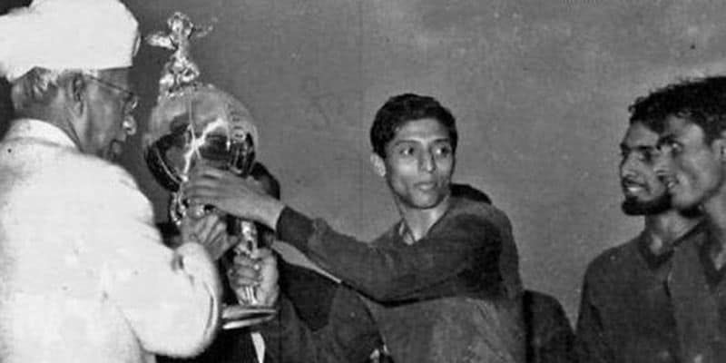 ১৯৫৬ সালে ভারতীয় ফুটবল দলে অভিষেক হয় চুনী গোস্বামীর। দেশের হয়ে ৫০টি আন্তর্জাতিক ম্যাচ খেলছেন কিংবদন্তী ফুটবলার। ১৯৬২ সালে চুনী গোস্বামীর অধিনায়কত্বেই এশিয়ান গেমসে সোনা জিতেছিল ভারতীয় ফুটবল দল। দেশের হয়ে ৪৩ ম্যাচে ১১টি গোল করেছেন চুনী গোস্বামী।