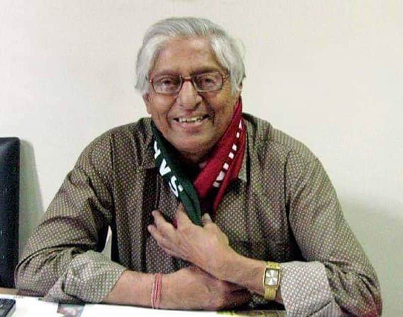 ফুটবলারের পাশাপাশি ক্রিকেট প্রতিভাও কম ছিল না চুনী গোস্বামীর। বাংলা ক্রিকেট দলের হয়ে প্রতিনিধিত্বও করেছেন চুনী। বাংলা দলের অধিনায়কও ছিলেন তিনি। প্রথম শ্রেণির ক্রিকেটে ৪৬টি ম্যাচে ১৫৯২ রান করেছিলেন চুনী গোস্বামী। বল হাতে উইকেট নিয়েছিলেন ৪৭টি।