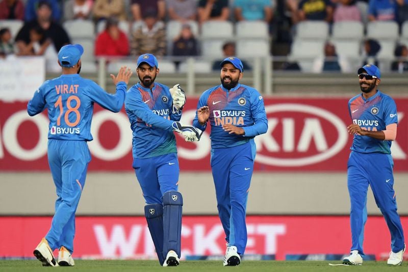 നാലു ഭാഷകള് അനായാസം കൈകാര്യം ചെയ്യാന് രോഹിത്തിനറിയാം. ഇംഗ്ലീഷ്, ഹിന്ദി, മറാഠി, തെലുങ്കു ഭാഷകള് രോഹിത്തിന് വഴങ്ങും.