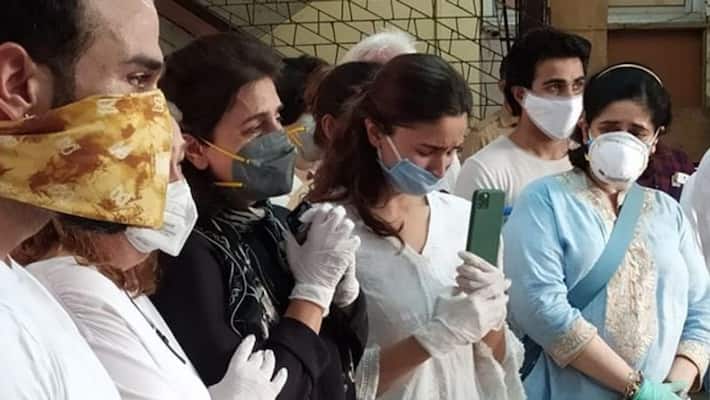 Why Alia Bhatt held up her phone during final rites of Rishi Kapoor Why Alia Bhatt held up her phone during final rites of Rishi Kapoor