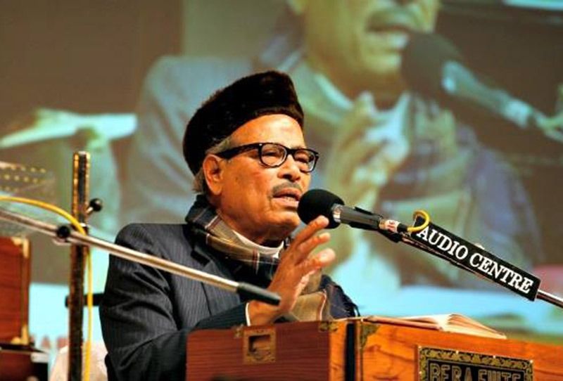 একই সালে, তমন্না ছবিতে প্রথম প্লেব্যাক করেন তিনি। মুহূর্তের মধ্যে হিট হয় সেই গান।