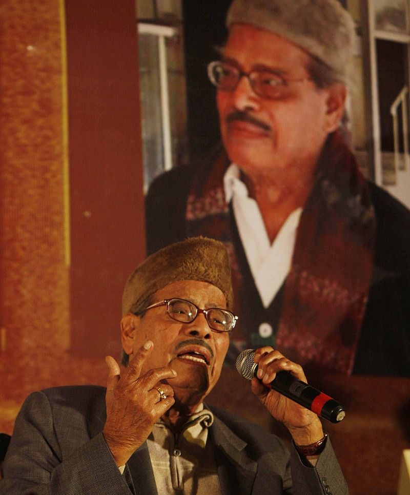 লতা মঙ্গেশকরের সঙ্গে তাঁর প্রথম ডুয়েট ছিল লপট কে পোট পাহানে বিক্রল। আশা ভোসলের সঙ্গে তাঁর প্রথম ডুয়েট ছিল ও রাত গয়ি ফির দিন আয়া।