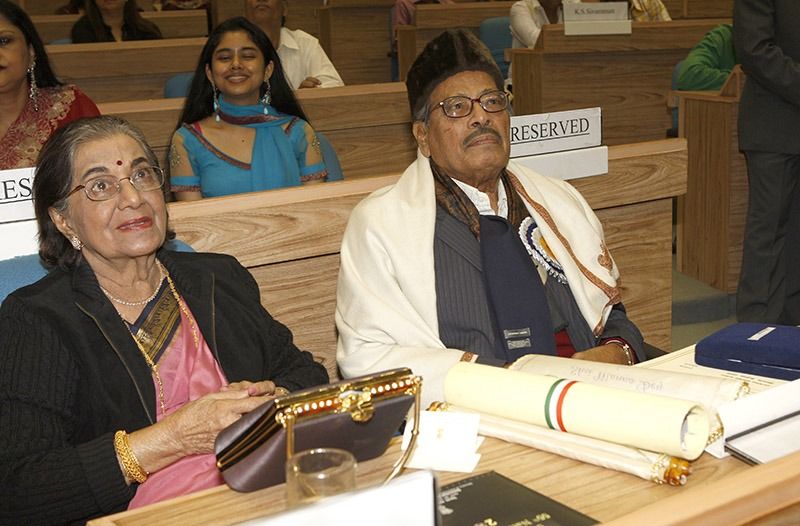 ১৯৫২ সালে আন্দোলন ছবির মাধ্যমে কিশোর কুমারের সঙ্গে প্রথম কাজ করেন মান্না দে।
