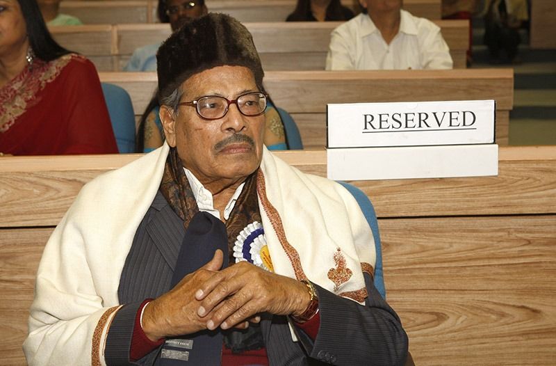দুই বাঙালি প্রতিভা মিলে মিশে একাকার। সুবাহ কি পেহলি কিরণ গানটি কম্পোজ করেছিলেন পান্নালাল ঘোষ। ১৯৫৩ গজল নিয়ে শুরু হয় তাঁর পথচলা।