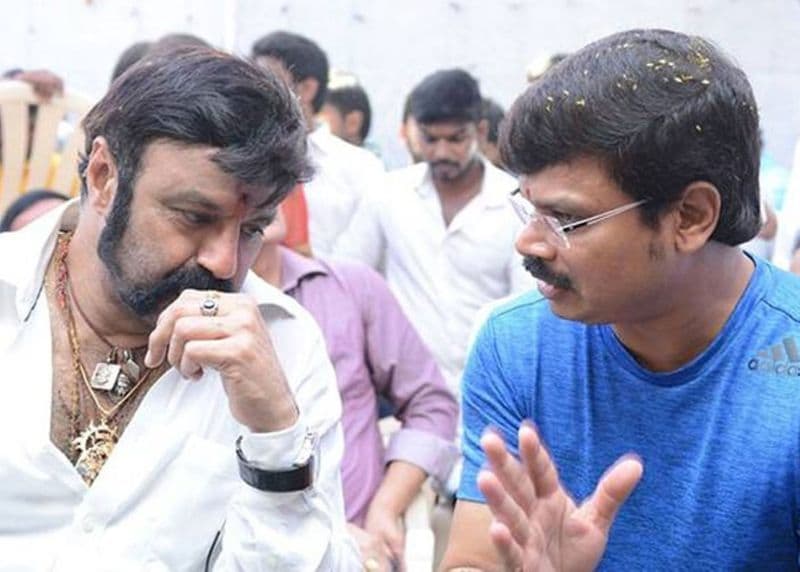 కొత్తగా బోయపాటి చేర్చిన పాత్ర ప్రకారం బాలయ్య విగ్గు లేకుండా.. ఒరిజినల్ జుట్టుతో కనిపిస్తారట. ప్రస్తుత బాలయ్య ఏజ్ కి తగ్గట్టు ఉండే ఆ పాత్రలో బలయ్య విగ్గు లేకుండా కనిపిస్తారని ప్రచారం జరుగుతుంది.
