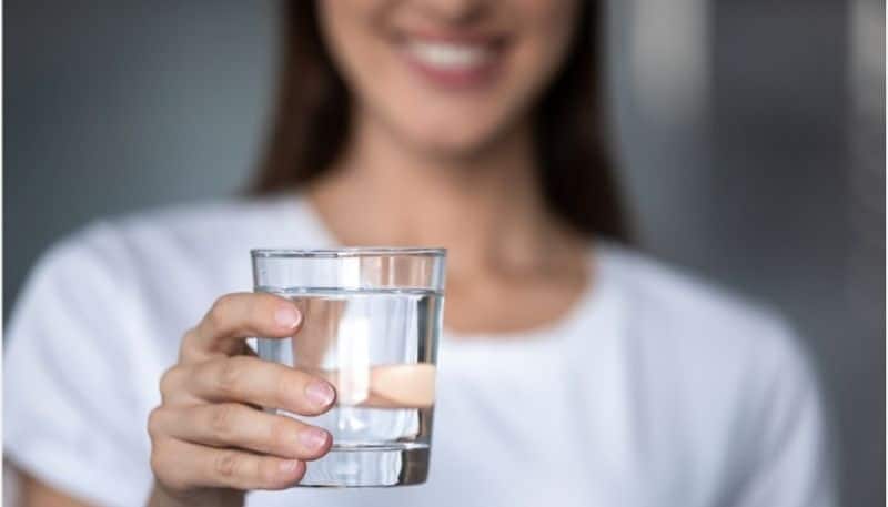 health benefits of drinking water empty stomach