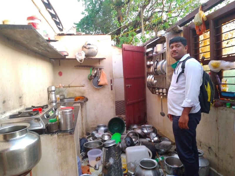 ಇದೇ ಗ್ರಾಮದ ಬನ್ನೆಂಗಳ ಎಂಬಲ್ಲಿ ವಿಜಯ ರಾಮಕೃಷ್ಣ ಎಂಬವರ ಮನೆಗೆ ಸಿಡಿಲು ಬಡಿದು ಮನೆ ಸಂಪೂರ್ಣ ಹಾನಿಗೀಡಾಗಿದೆ. ಪರಿಸರದಲ್ಲಿ ಕೃಷಿ ಬೆಳೆಗಳು ಬಿರುಗಾಳಿಗೆ ಸಿಲುಕಿ ನೆಲಕಚ್ಚಿವೆ.
