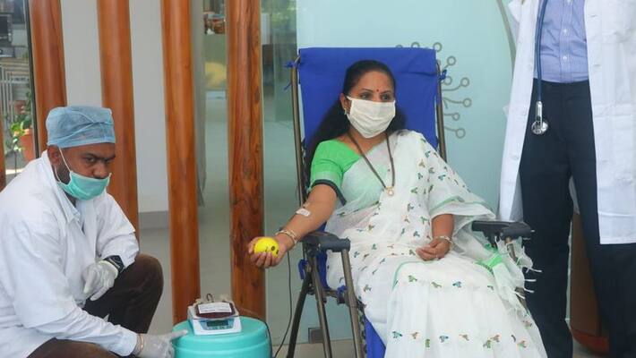EX mp kavitha donated blood on the call of minister ktr in hyderabad EX mp kavitha donated blood on the call of minister ktr in hyderabad