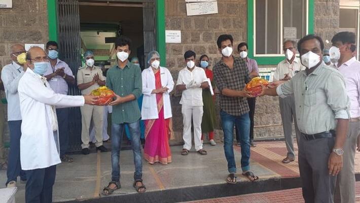 Two Coronavirus Patients Discharge From Covid Hospital in Ballari Two Coronavirus Patients Discharge From Covid Hospital in Ballari
