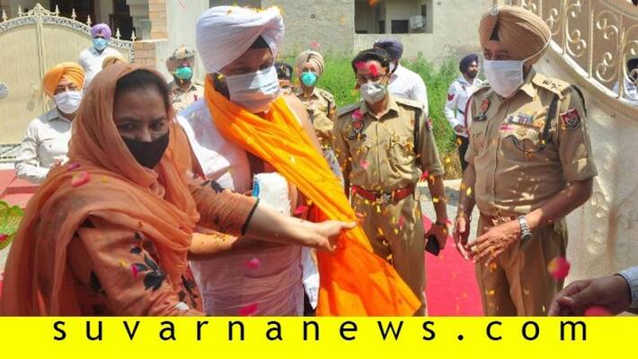 SI Harjit Singh whose hand chopped off by Nihang Sikhs gets hero welcome in Patiala SI Harjit Singh whose hand chopped off by Nihang Sikhs gets hero welcome in Patiala