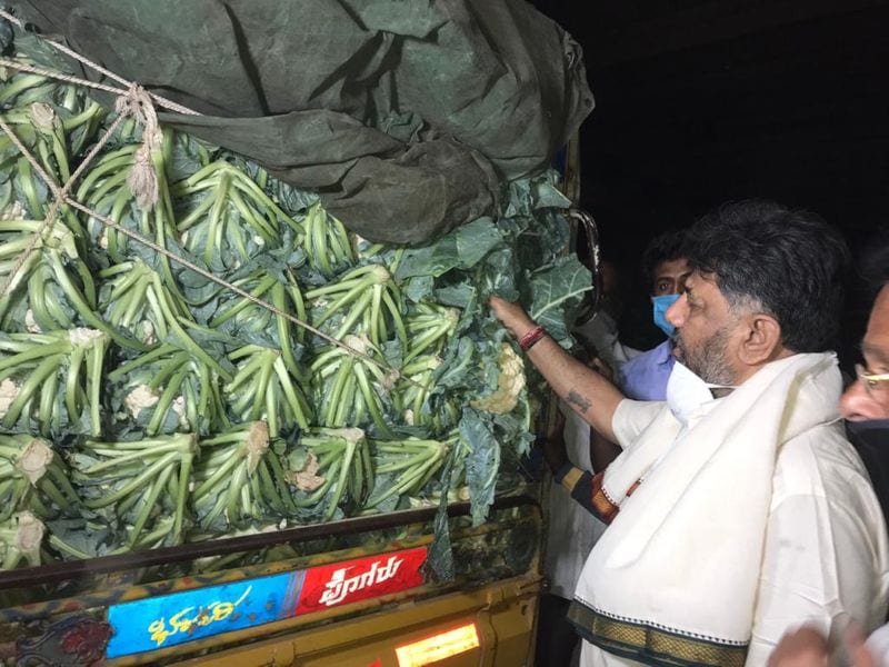 ರೈತರ ಸಮಸ್ಯೆ ಆಲಿಸಿ ಎಂದು ಮುಖ್ಯಮಂತ್ರಿ ಬಿ.ಎಸ್. ಯಡಿಯೂರಪ್ಪ ಅವರಿಗೆ ಮನವಿ ಮಾಡಿದ ಡಿಕೆಶಿ