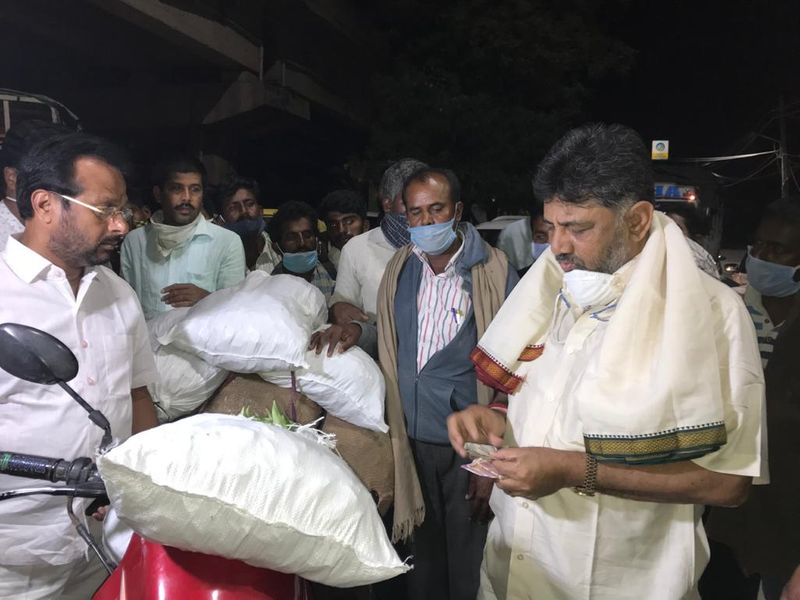 ರೈತರ ರಕ್ಷಣೆ ಮಾಡುವವರು ಯಾರು? ನಿಮ್ಮ ಒಬ್ಬ ಅಧಿಕಾರಿಗಳ ಸಹ ರೈತನ ಬಳಿ ಹೋಗಿಲ್ಲ ಎಂದು ಡಿಕೆಶಿ ಆಕ್ರೋಶ 