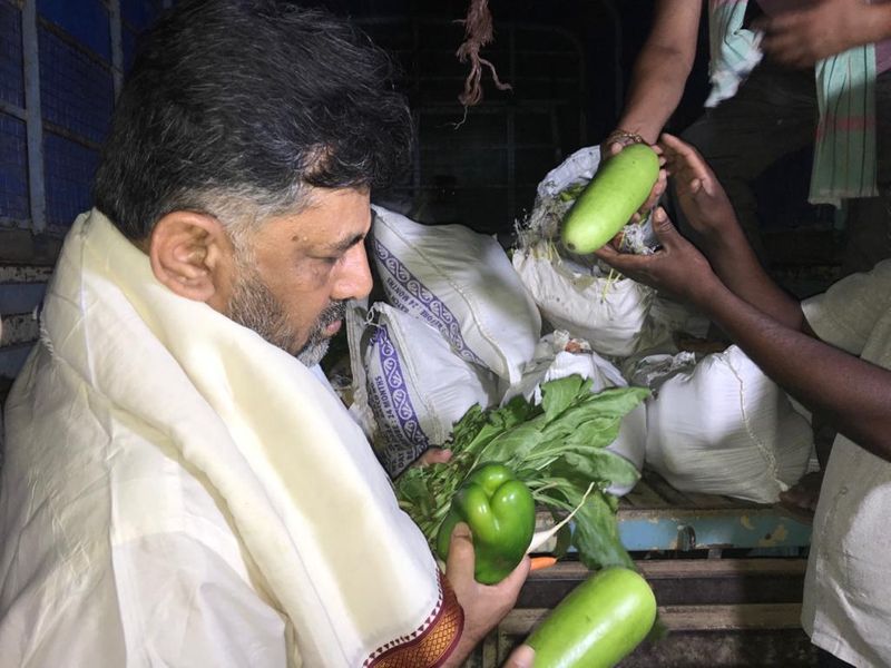 ನಿಮ್ದು ಕೇವಲ ಪೇಪರ್ ಹಾಗೂ ಘೋಷಣೆಗಳ ಸರ್ಕಾರ ಅಷ್ಟೇ ಎಂದು ಸರ್ಕಾರದ ವಿರುದ್ಧ ವಾಗ್ದಾಳಿ ನಡೆಸಿದ ಡಿಕೆಶಿ