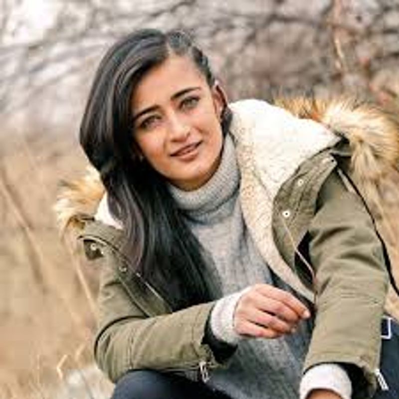 Perhaps even more interesting was that apparently her father - Kamal Hassan - and she needed to have a 'heart to heart' chat on Twitter to address the rumours.
