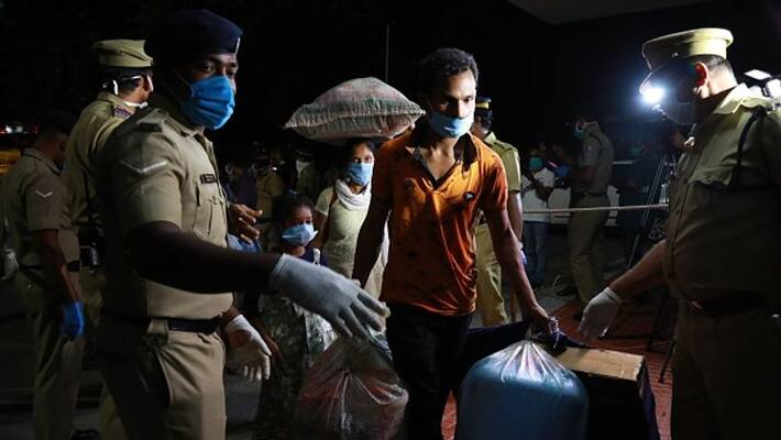 Fear Of Spreading Coronavirus Arises As The Migrant Workers Started Journey To Their Native Place Fear Of Spreading Coronavirus Arises As The Migrant Workers Started Journey To Their Native Place