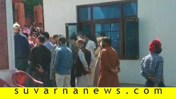 Muslim community helped performing last rites of Hindu neighbour Kashmir Uri town Muslim community helped performing last rites of Hindu neighbour Kashmir Uri town