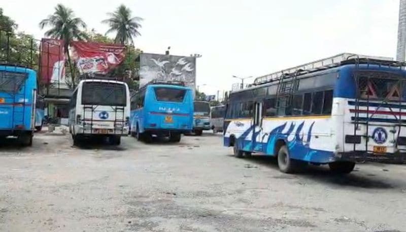 Ap government decides to permit to people to go hometown from hyderabad
